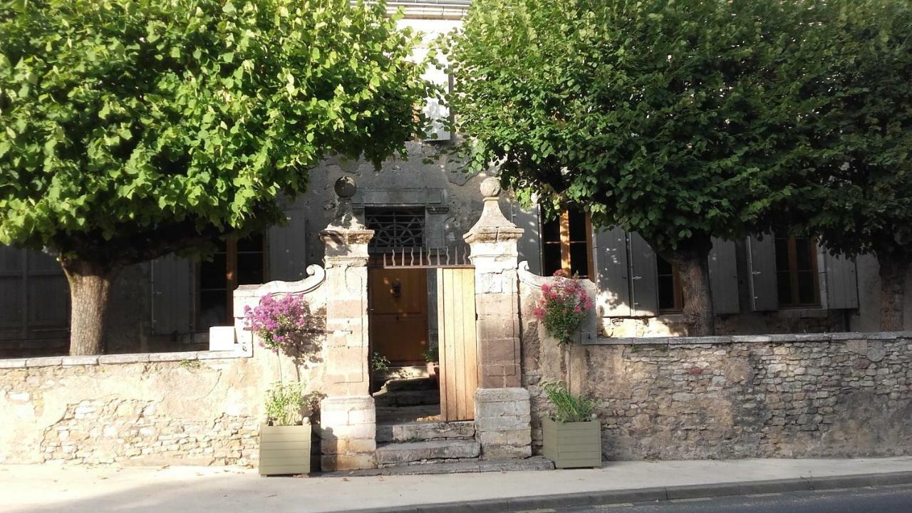 Les Chambres De La Basilique Neuvy-Saint-Sépulchre Exteriér fotografie